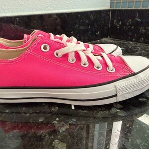 Converse Size Men 5 Bright Pink Low-Top Canvas Sneakers never worn